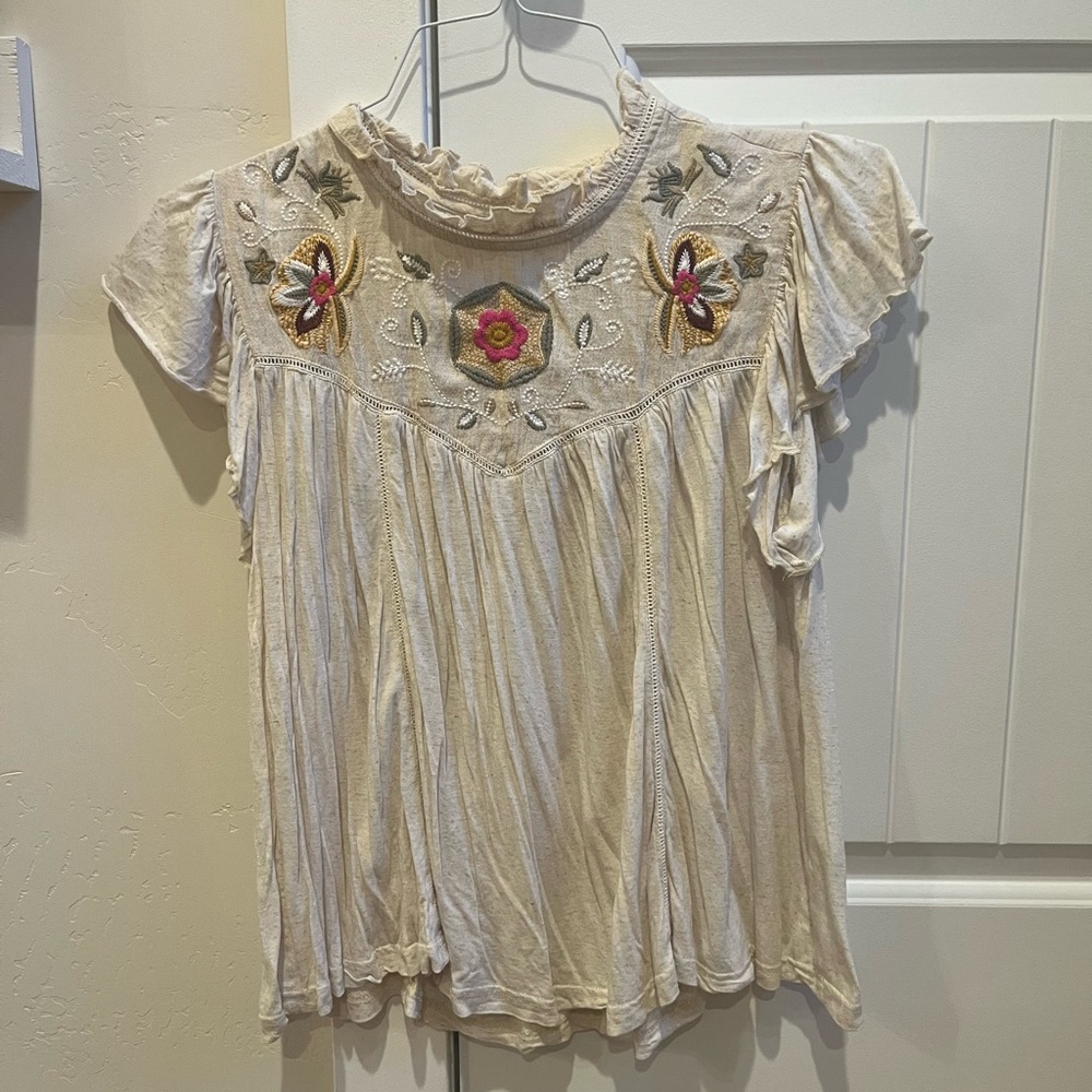 Women’s Roolee Embroidered Floral Flowy Cream Top With Buttons